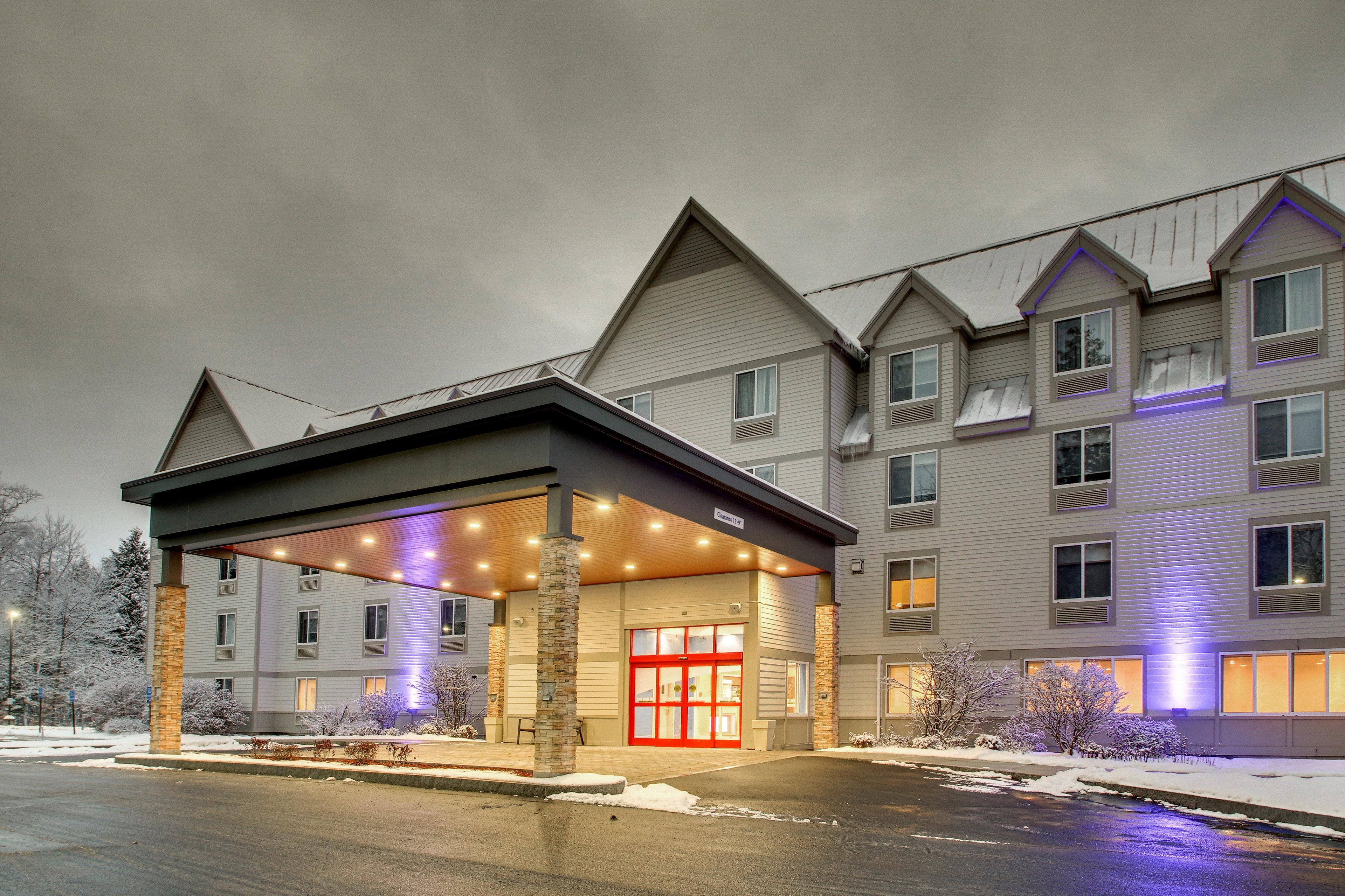 Holiday Inn Express & Suites - Lincoln East - White Mountains By Ihg Exterior photo